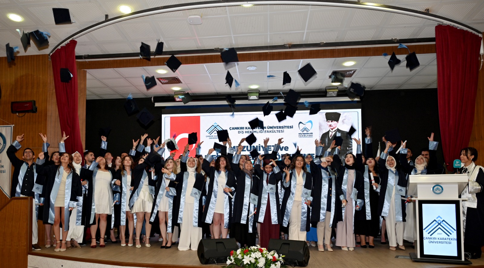 ÇAKÜ Diş Hekimliği Fakültesi İkinci Dönem Mezunlarını Uğurladı